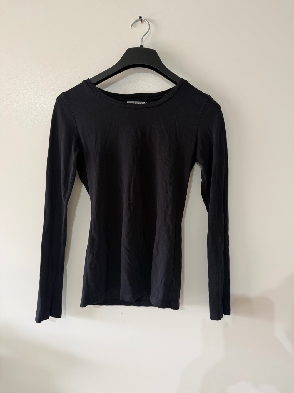 Velvet by Graham & Spencer Black Long Sleeve Slim Crew Top